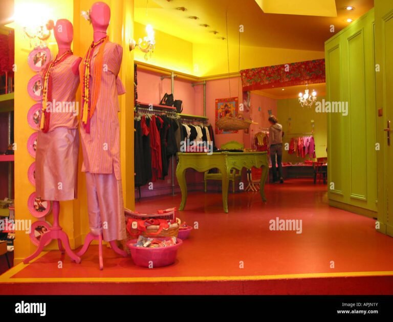 boutique coloree de mode feminine a paris