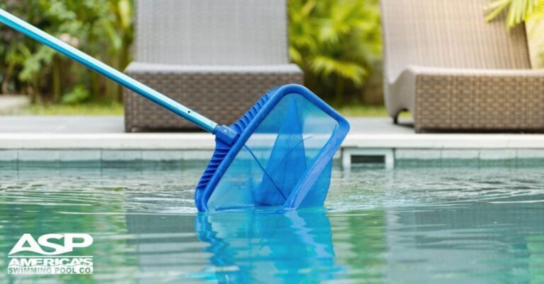 Quelle est la meilleure brosse pour le nettoyage de ma piscine 3 brosse de nettoyage de piscine en action