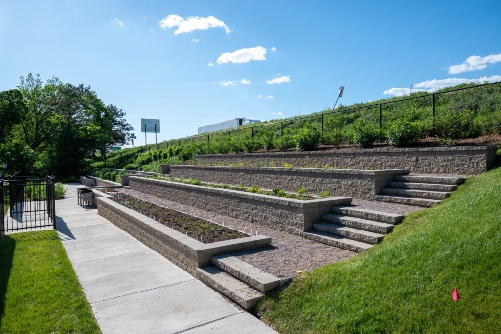 centre de jardinage avec blocs de talus