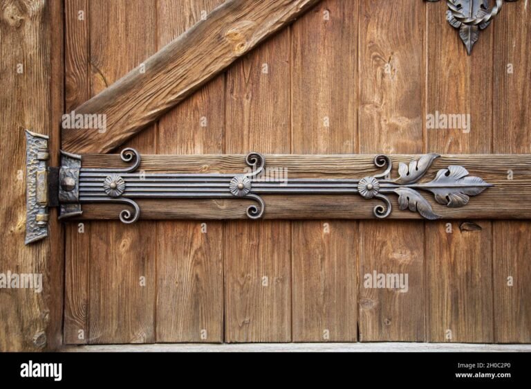 Quelle charnière pour porte Western choisir et comment l'installer 17 charniere de porte western en gros plan