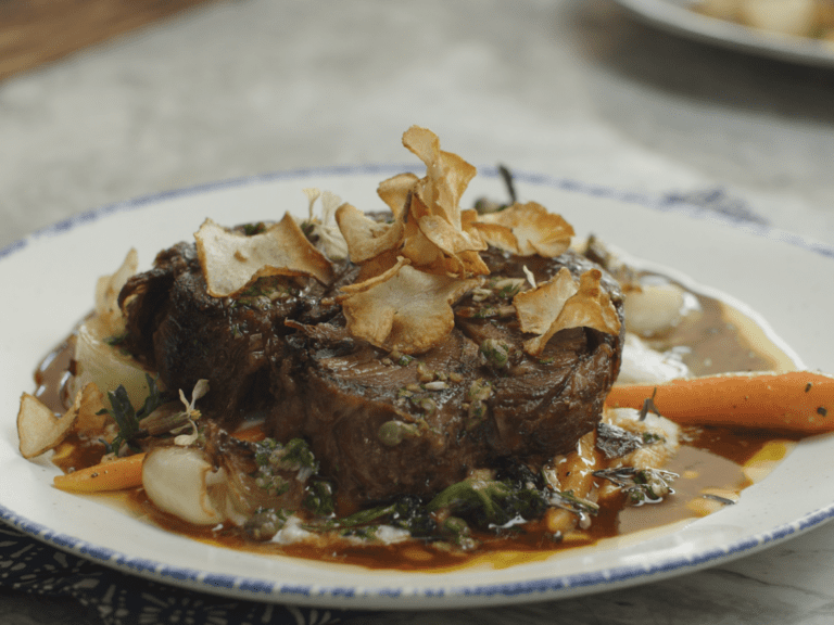 epaule dagneau confite dans une cocotte