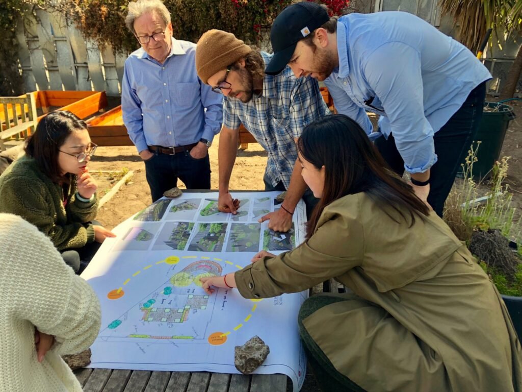 etudiant en plein amenagement paysager