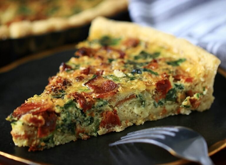 Comment préparer une délicieuse quiche sans pâte facilement 4 ingredients frais pour une quiche sans pate