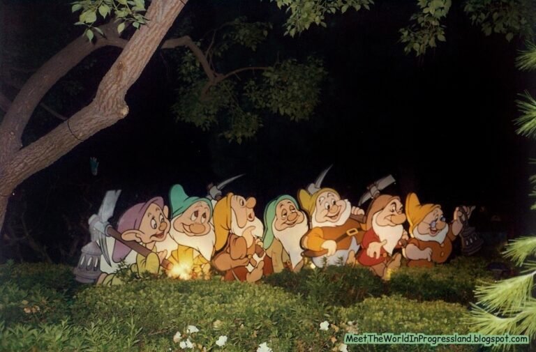 les nains de blanche neige dans la foret