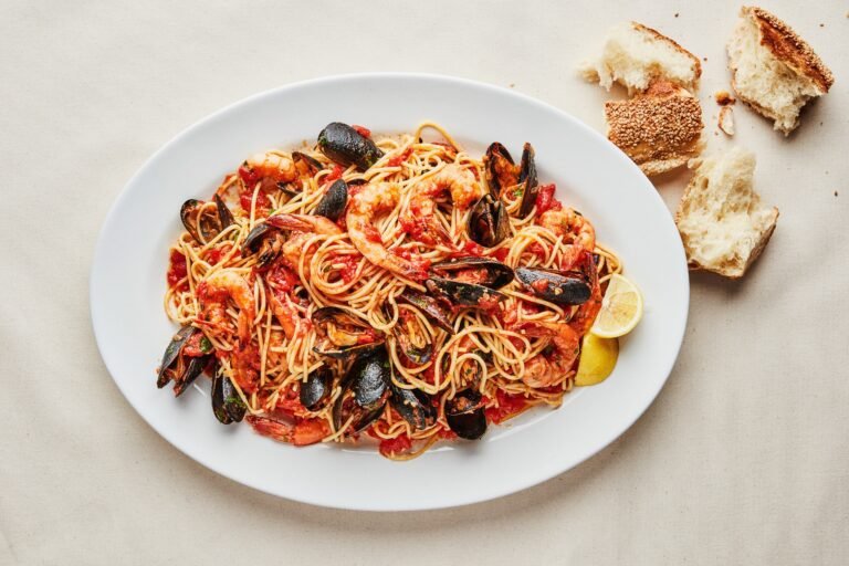 pates aux fruits de mer dans une assiette