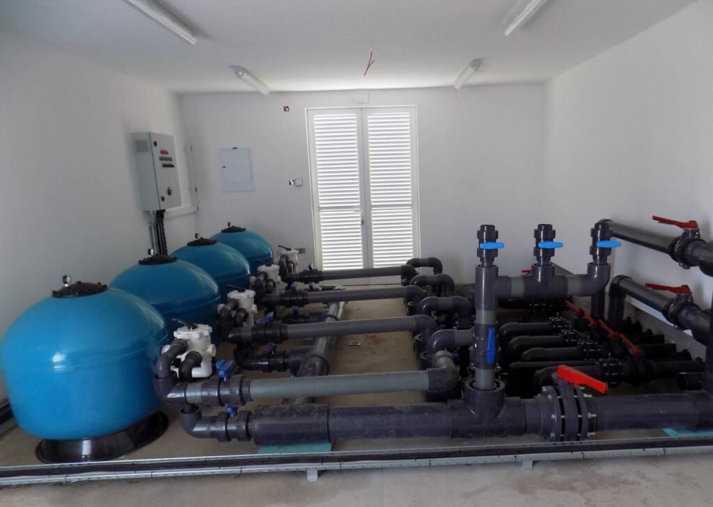 Quel est l’importance d’un petit local technique pour ma piscine