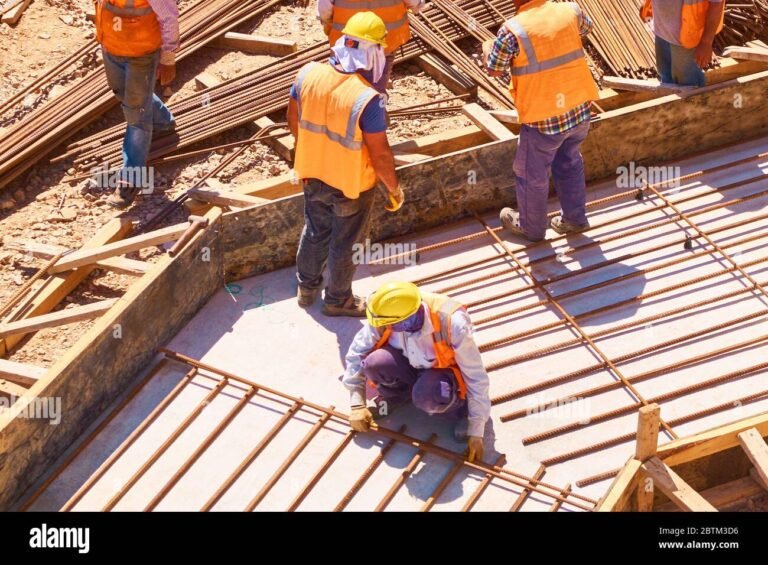 plaques en beton arme sur chantier de construction