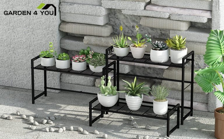 Où trouver une porte plante en métal à prix réduit chez Action 13 porte plante en metal dans un jardin