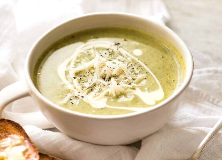 Comment préparer une délicieuse soupe de courgette avec Vache Qui Rit 45 soupe de courgette cremeuse avec fromage