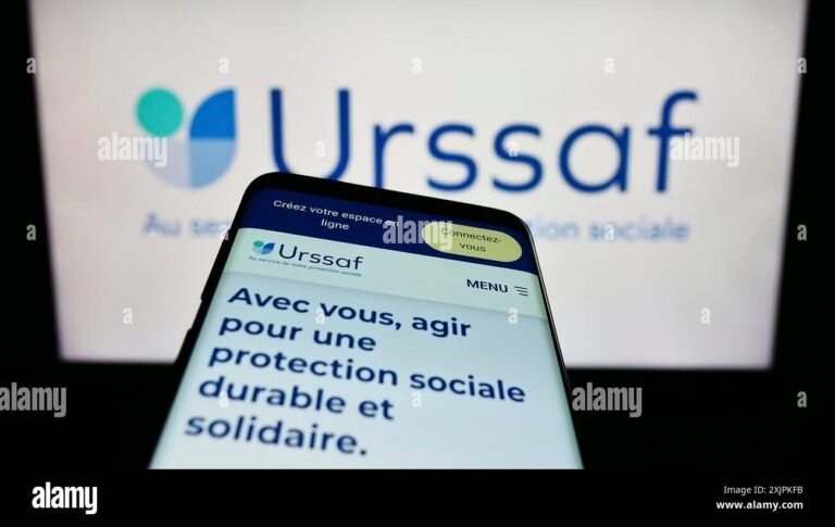 Comment accéder à l'avance immédiate sur mon compte URSSAF 45 un smartphone affichant un site web durssaf