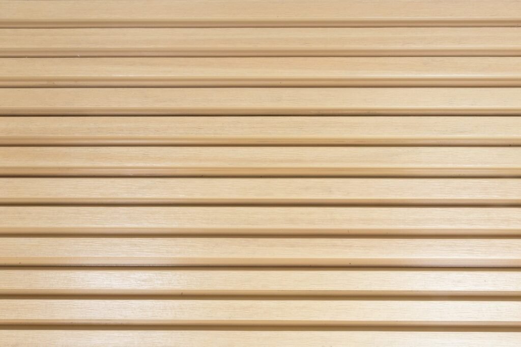 Pourquoi choisir des volets composites imitation bois pour votre maison